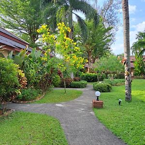 Bungalow Garden View